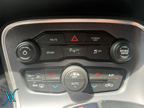 Used 2017 Dodge Challenger R/T RWD image 29