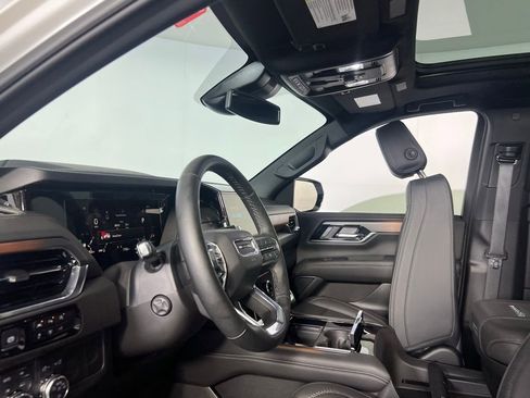 Used 2025 GMC Yukon Denali image 24