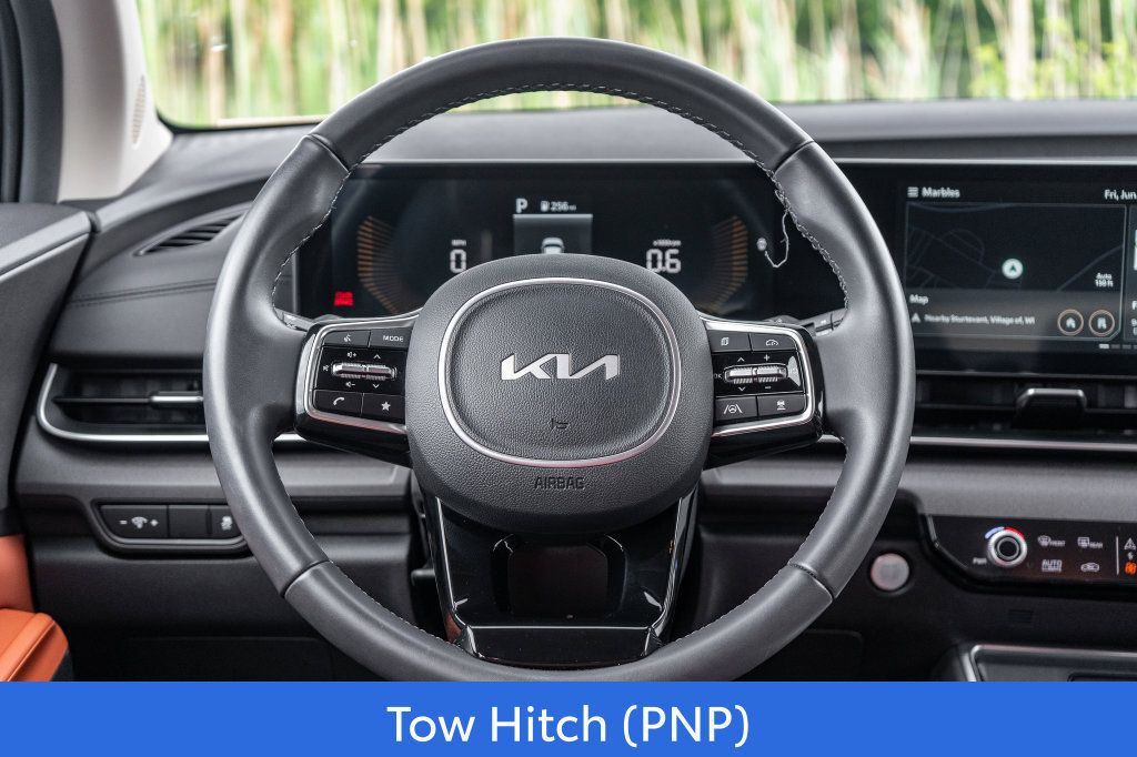Used 2025 Kia Carnival EX FWD image 16