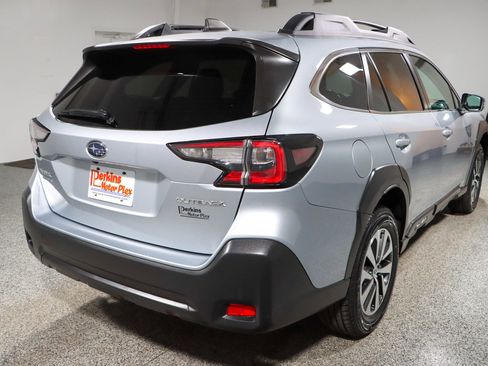 Used 2023 Subaru Outback Premium image 7