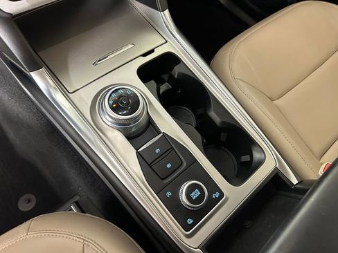 Used 2021 Ford Explorer XLT w/ Equipment Group 202A image 21