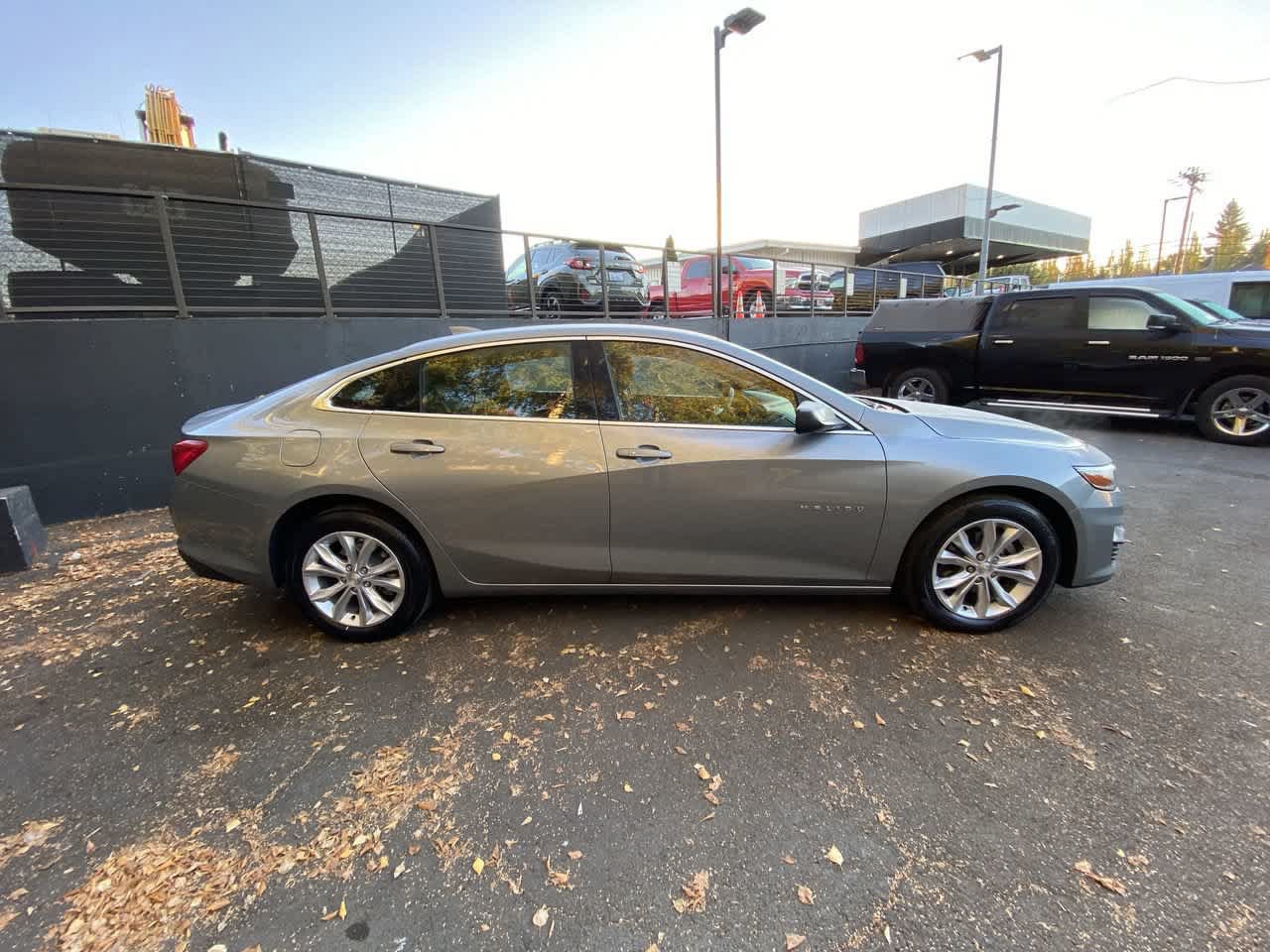 Used 2025 Chevrolet Malibu LT FWD image 7