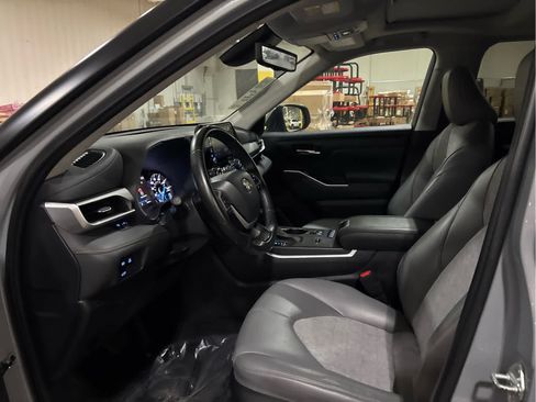 Used 2022 Toyota Highlander Bronze Edition AWD/4WD image 9