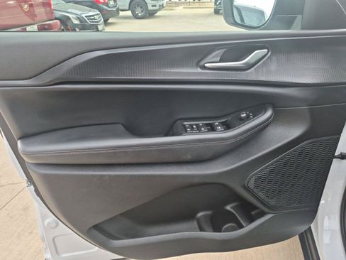 Used 2024 Jeep Grand Cherokee Laredo X RWD image 21