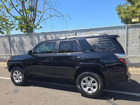 Used 2021 Toyota 4Runner SR5 Premium w/ Moonroof Package AWD/4WD image 5
