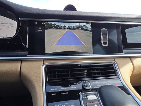 Used 2018 Porsche Panamera 4 image 30