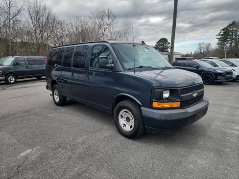 Used 2017 Chevrolet Express 2500 LS image 2