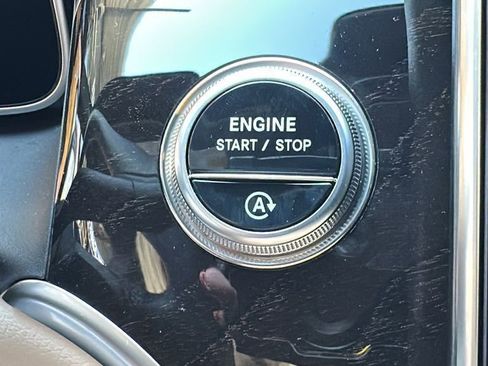 Used 2025 Mercedes-Benz GLC 300 4MATIC image 15