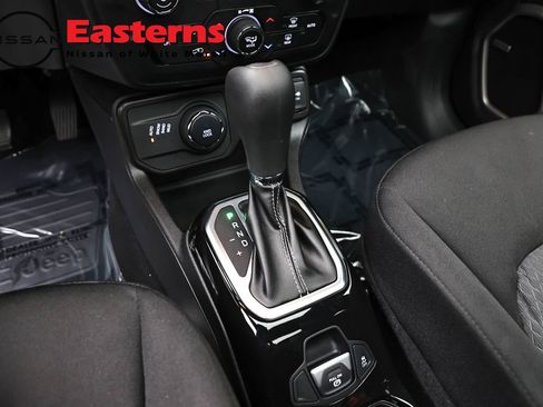 Used 2021 Jeep Renegade Latitude w/ Sun & Sound Group AWD/4WD image 13