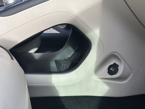 Used 2015 Chrysler 200 C w/ Navigation & Sound Group I image 26