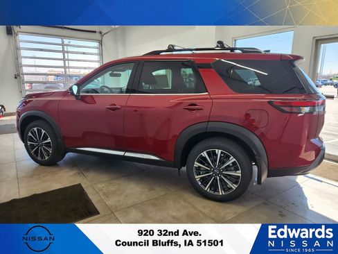 New 2026 Nissan Pathfinder Platinum w/ Cargo Package AWD/4WD image 5