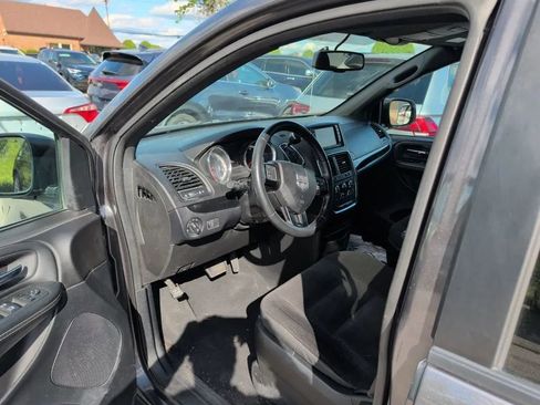 Used 2018 Dodge Grand Caravan SE FWD image 24