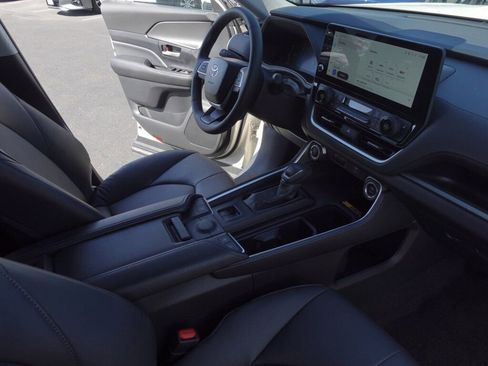 Certified 2024 Toyota Grand Highlander XLE image 14