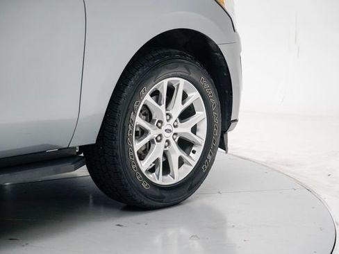 Used 2020 Ford Expedition XLT w/ Equipment Group 201A AWD/4WD image 7