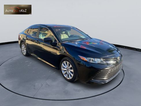 Used 2018 Toyota Camry LE FWD image 2
