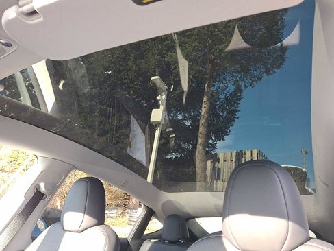 Used 2024 Tesla Model Y Long Range image 12