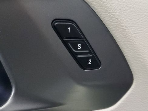 Used 2024 Chrysler Pacifica Touring-L image 15