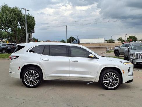 Used 2025 Buick Enclave Avenir w/ Super Cruise Package FWD image 2
