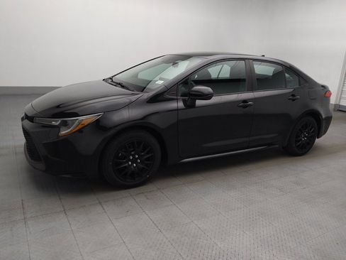 Used 2021 Toyota Corolla LE FWD image 2