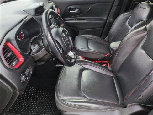 Used 2019 Jeep Renegade Trailhawk AWD/4WD image 15