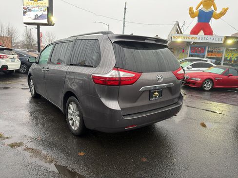 Used 2016 Toyota Sienna Limited image 4