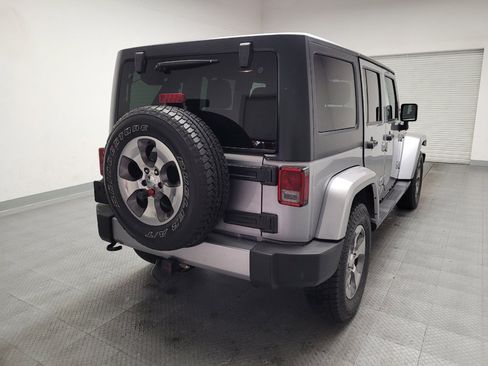 Used 2018 Jeep Wrangler Unlimited Sahara AWD/4WD image 7