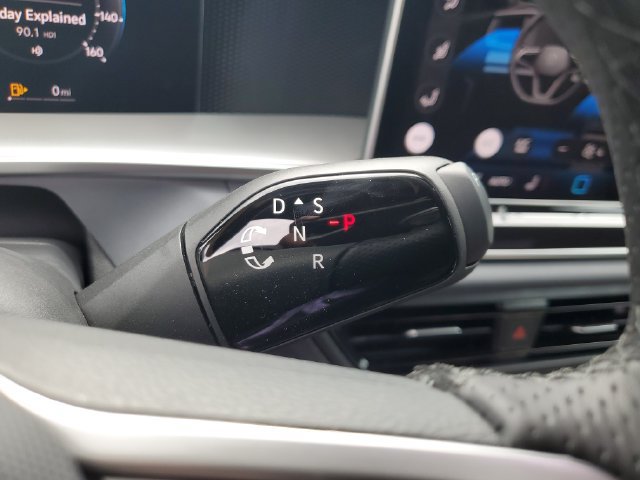 New 2026 Volkswagen Tiguan SE R-Line FWD image 22