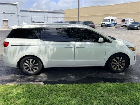 Used 2017 Kia Sedona SX FWD image 12