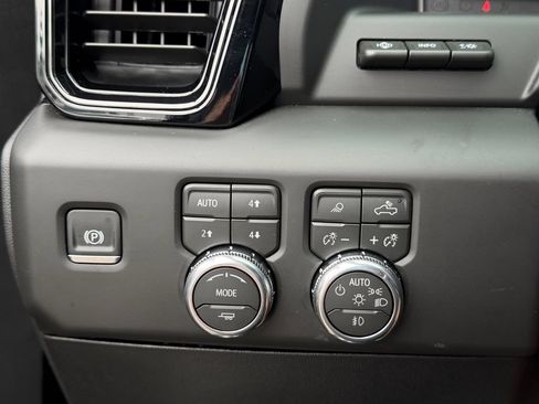 Used 2026 GMC Sierra 2500 AT4X AWD/4WD image 29
