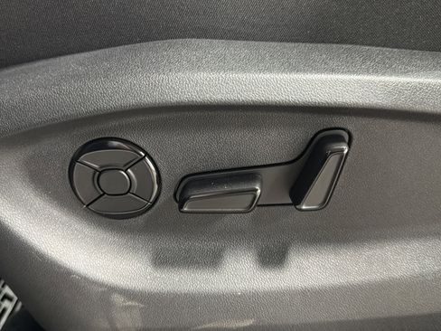 New 2026 Volkswagen Tiguan SE R-Line image 17