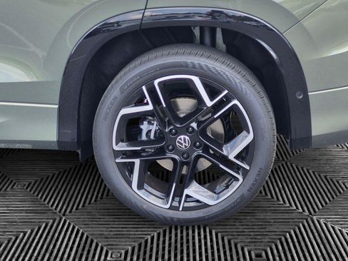New 2026 Volkswagen Tiguan SEL R-Line AWD/4WD image 35