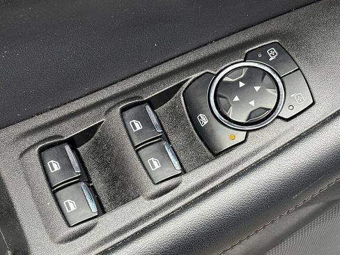 Used 2023 Ford Edge SEL image 17