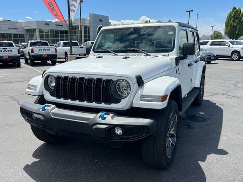 Used 2024 Jeep Wrangler Unlimited AWD/4WD image 2