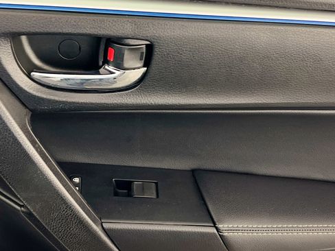 Used 2016 Toyota Corolla S image 31