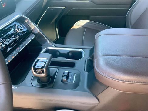 Used 2024 GMC Sierra 1500 Denali w/ Technology Package AWD/4WD image 17