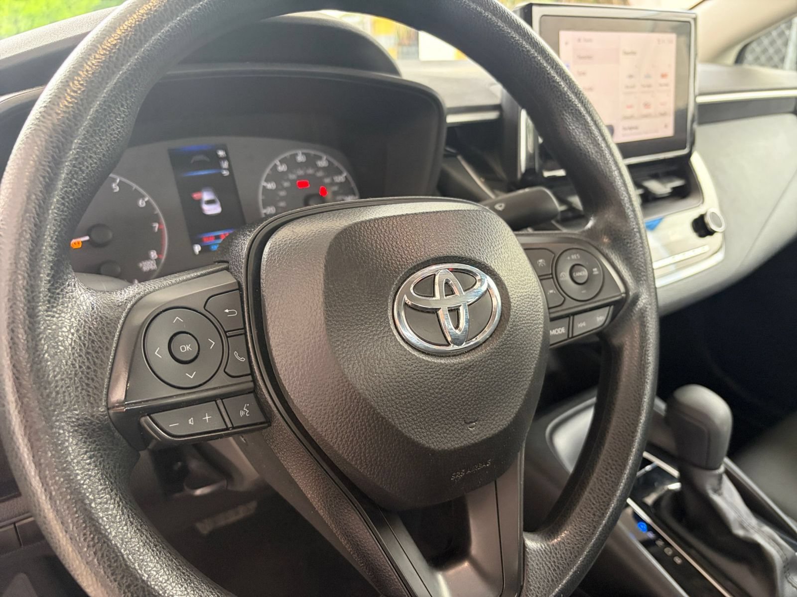 Used 2025 Toyota Corolla LE FWD image 28