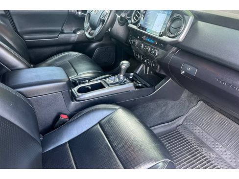 Used 2020 Toyota Tacoma TRD Off-Road w/ TRD Premium Off Road Package AWD/4WD image 16