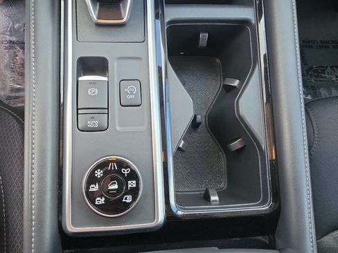 Used 2025 Nissan Pathfinder SV AWD/4WD image 29