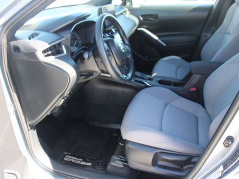 Used 2024 Toyota Corolla Cross AWD Hybrid image 11