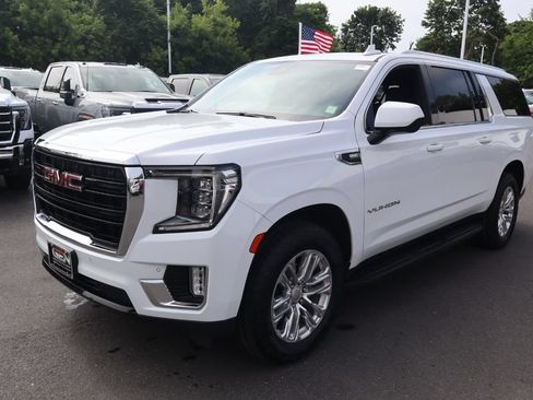 Used 2023 GMC Yukon XL SLE AWD/4WD image 8