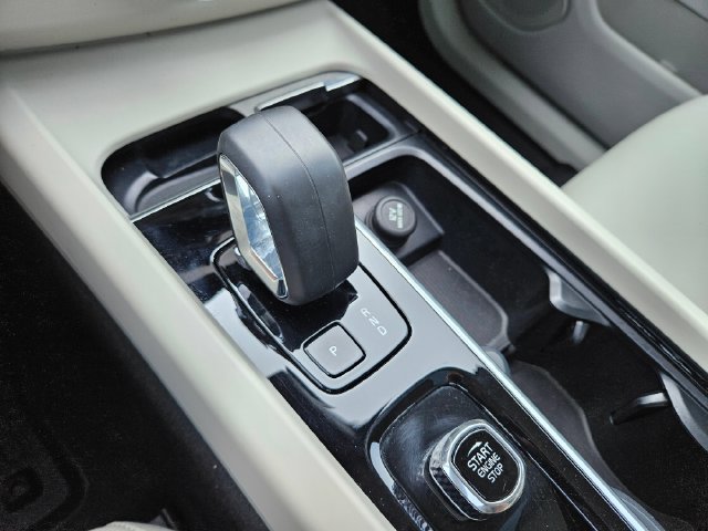 Certified 2024 Volvo XC60 T8 Plus w/ Protection Package Premier AWD/4WD image 28