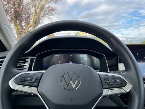 Used 2025 Volkswagen Jetta SE image 28