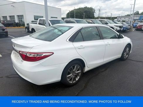 Used 2017 Toyota Camry SE w/ Moonroof Package FWD image 5