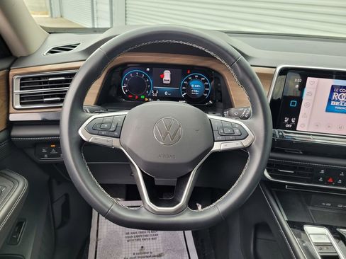 Used 2024 Volkswagen Atlas SE FWD image 17