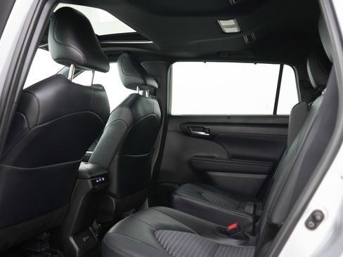 Used 2025 Toyota Highlander XSE AWD/4WD image 22