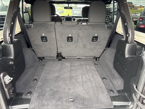 Used 2020 Jeep Wrangler Unlimited Sahara AWD/4WD image 8