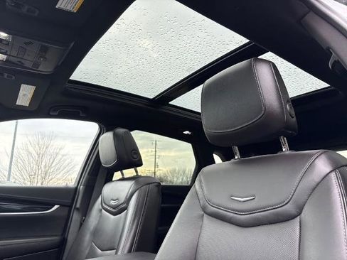 Used 2025 Cadillac XT5 Premium Luxury image 18