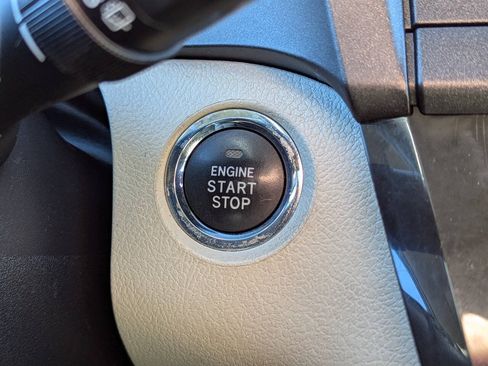 Used 2017 Toyota Sienna XLE FWD image 25