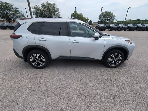 Used 2023 Nissan Rogue SV w/ SV Premium B Package FWD image 2