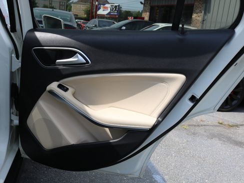 Used 2016 Mercedes-Benz GLA 250 image 43